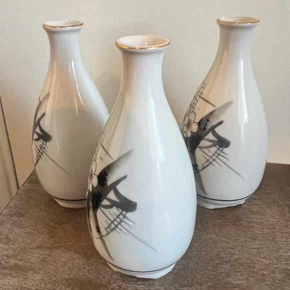 Japanese Celadon Porcelain Seiji Vases - Picture 7 of 14
